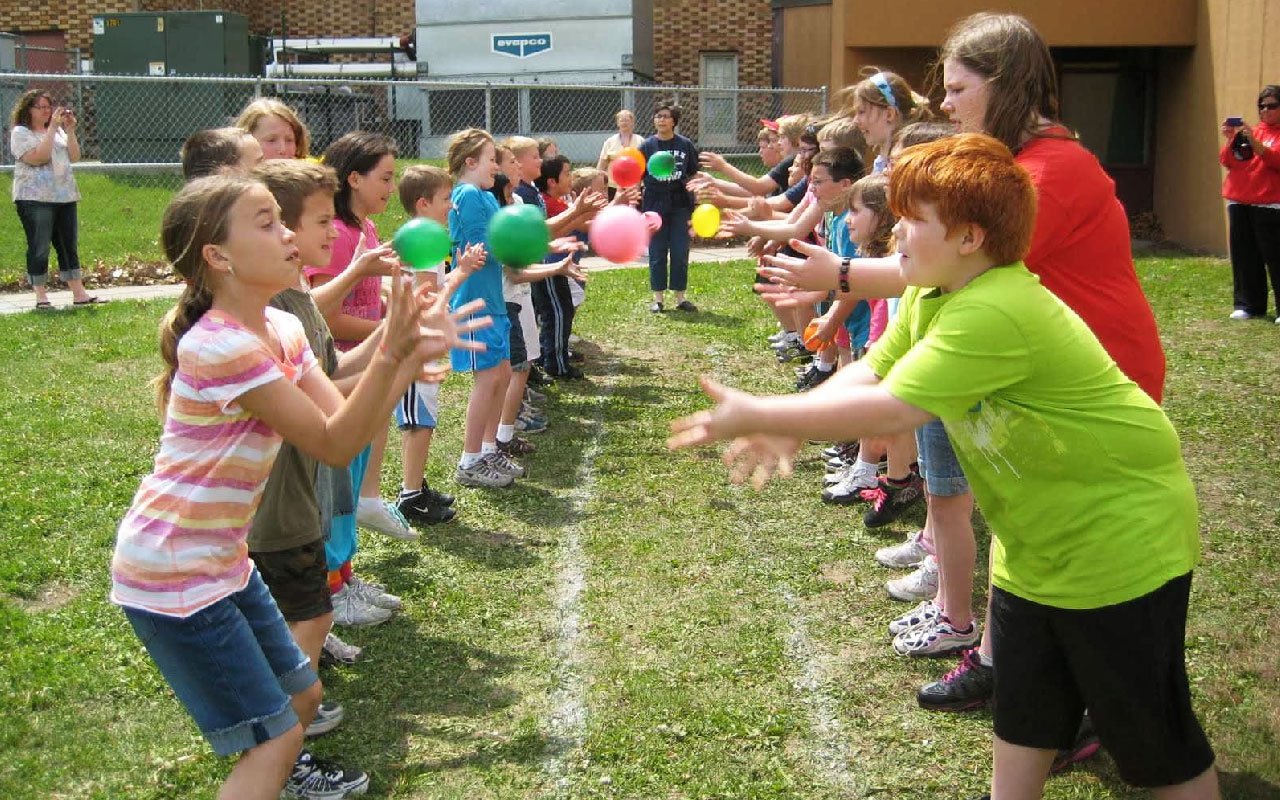 7. Water Balloon Toss